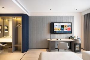 TV a/nebo společenská místnost v ubytování Atour Light Hotel Shenyang Yuhong Plaza Metro Station