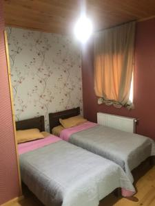 Letto o letti in una camera di STOP HOUSE Mestia