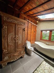 Ванная комната в Umah Tamu Villa