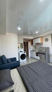 Η κουζίνα ή μικρή κουζίνα στο 777 Beach Condo Maikhao +1 φωτογραφίες