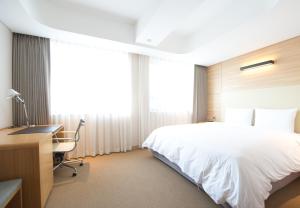 Łóżko lub łóżka w pokoju w obiekcie Acube Hotel Dongdaemun