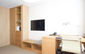 Telewizja i/lub zestaw kina domowego w obiekcie Acube Hotel Dongdaemun