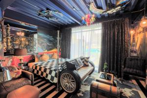 Posezení v ubytování Mestyle Garage Hotel