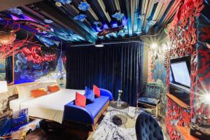 Posezení v ubytování Mestyle Garage Hotel