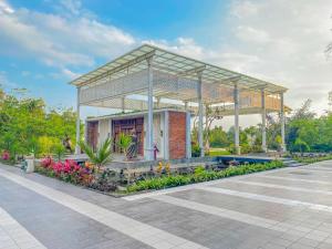 Aed väljaspool majutusasutust D'Kaliurang Resort & Convention Yogyakarta