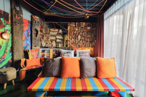 Posezení v ubytování Mestyle Garage Hotel