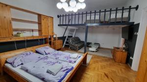 Posteľ alebo postele v izbe v ubytovaní Centrum Panzió