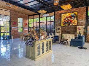 Istumisnurk majutusasutuses D'Kaliurang Resort & Convention Yogyakarta
