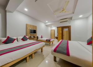 Ένα ή περισσότερα κρεβάτια σε δωμάτιο στο Hotel Vihar Deluxe