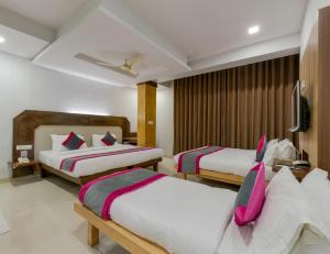 Ένα ή περισσότερα κρεβάτια σε δωμάτιο στο Hotel Vihar Deluxe