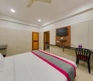 Μια τηλεόραση ή/και κέντρο ψυχαγωγίας στο Hotel Vihar Deluxe