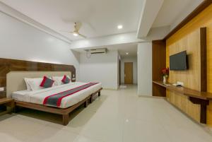 Μια τηλεόραση ή/και κέντρο ψυχαγωγίας στο Hotel Vihar Deluxe