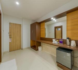 Η κουζίνα ή μικρή κουζίνα στο Hotel Vihar Deluxe