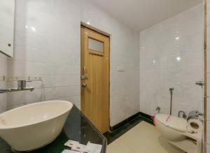 Ένα μπάνιο στο Hotel Vihar Deluxe