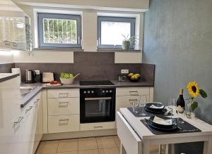 Kuchyň nebo kuchyňský kout v ubytování Ferienwohnung Morgenlicht