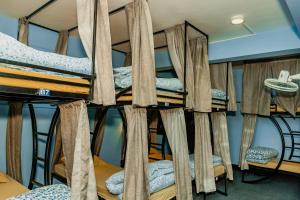 Ein Bett oder Betten in einem Zimmer der Unterkunft Rest Up Thamel Hostel