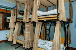 Ein Bett oder Betten in einem Zimmer der Unterkunft Rest Up Thamel Hostel