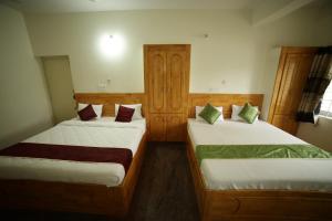 Postel nebo postele na pokoji v ubytování Naksha Tree Hotels - Yelagiri
