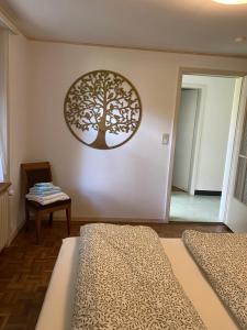 Postel nebo postele na pokoji v ubytování Wohnung in 100 J Bauernhaus + 2 fotografie