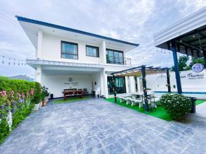 Zahrada ubytování Fhamai Pool Villa Pattaya (บ้านฟ้าใหม่ พูลวิลล่า)