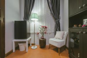 โทรทัศน์และ/หรือระบบความบันเทิงของ Botan Boutique Hotel