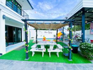 Zahrada ubytování Fhamai Pool Villa Pattaya (บ้านฟ้าใหม่ พูลวิลล่า)