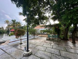 a street light sitting on a sidewalk next to a river at CASA DE CANOLI - A Private backwater villa in Kodungallūr +9 photos