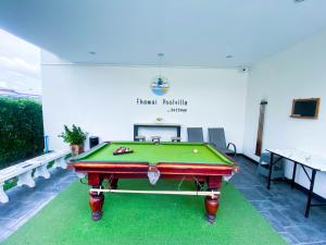 Biliár nebo kulečník v ubytování Fhamai Pool Villa Pattaya (บ้านฟ้าใหม่ พูลวิลล่า)