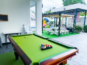 Biliár nebo kulečník v ubytování Fhamai Pool Villa Pattaya (บ้านฟ้าใหม่ พูลวิลล่า)