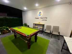 Biliár nebo kulečník v ubytování Fhamai Pool Villa Pattaya (บ้านฟ้าใหม่ พูลวิลล่า)