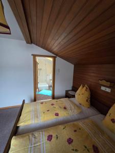 Postel nebo postele na pokoji v ubytování Haus Talblick