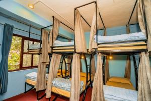 Ein Bett oder Betten in einem Zimmer der Unterkunft Rest Up Thamel Hostel