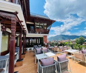 Nespecifikovaný výhled na hory nebo výhled na hory při pohledu z hotelu