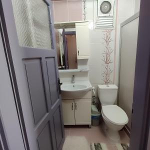A bathroom at Nur home1 Még 20 kép