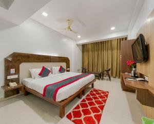 Ένα ή περισσότερα κρεβάτια σε δωμάτιο στο Hotel Vihar Deluxe