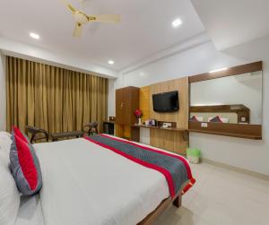 Μια τηλεόραση ή/και κέντρο ψυχαγωγίας στο Hotel Vihar Deluxe