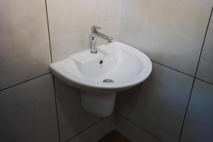 Dutch Square Hostel的一间浴室