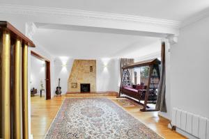 Ένα ή περισσότερα κρεβάτια σε δωμάτιο στο Lux 5 Bed sleeps 11, 10 mins from Wembley Stadium, Jacuzzi and Steam Shower