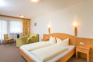 Rúm í herbergi á Hotel Grissemann
