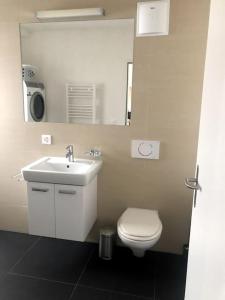 O baie la Very sunny 1BR flat in the city center - West4