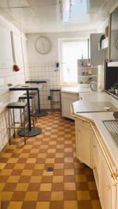 Dapur atau dapur kecil di Hotel Njoy +6 gambar