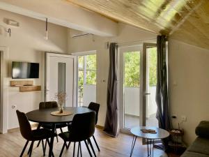 a living room with a table and chairs at Apartment Mrkić in Biograd na Moru