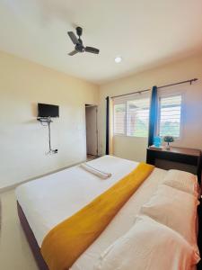 Postel nebo postele na pokoji v ubytování Nilgiris INN