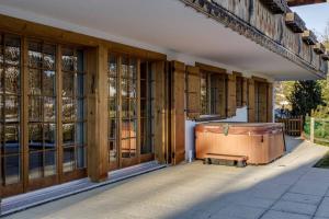 Fotografie z fotogalerie ubytování Luxurious Flat with Jacuzzi Sauna v destinaci Schönried