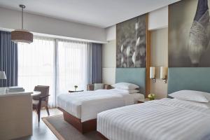 Courtyard by Marriott Bali Seminyak Resort客房内的一张或多张床位