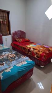 Katil atau katil-katil dalam bilik di Bromo Privater villa