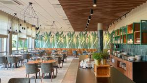 Restaurace v ubytování Hotel Victor Pruszków DeSilva