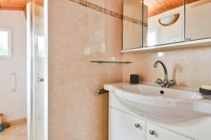 Et badeværelse på Jolie maison pour 7 - 300 m de la plage - Dunes + 8 billeder