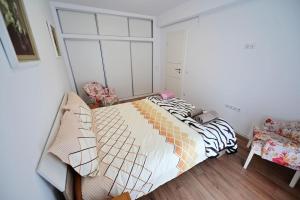 a bedroom with a bed and a chair at FLH - Apartament Kathy Sibiu in Turnişor