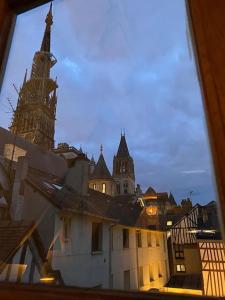 a view of a city from a window of a building at Rouen Hyper centre - L'Antiquaire in Rouen